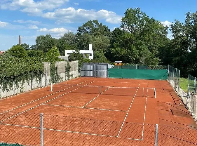 Villa VILA ARCA, bazén, tenis Břeclav - vstup do Lednicko-valtického areálu UNESCO